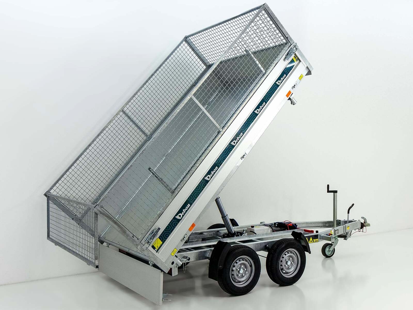 3-seiten-7.jpg Benne basculante triaxiale Debon 180×306 2,6 t – pompe électrique – ridelles grillagées, véhicule neuf – Image 1