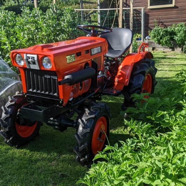 Kubota B7001